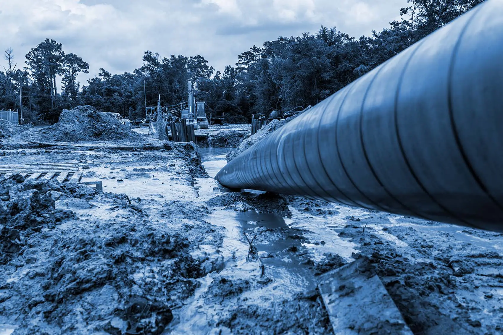 Yatay sondaj ile döşenen boru hattı şantiyesi — elektrik, doğalgaz ve içme suyu geçişleri